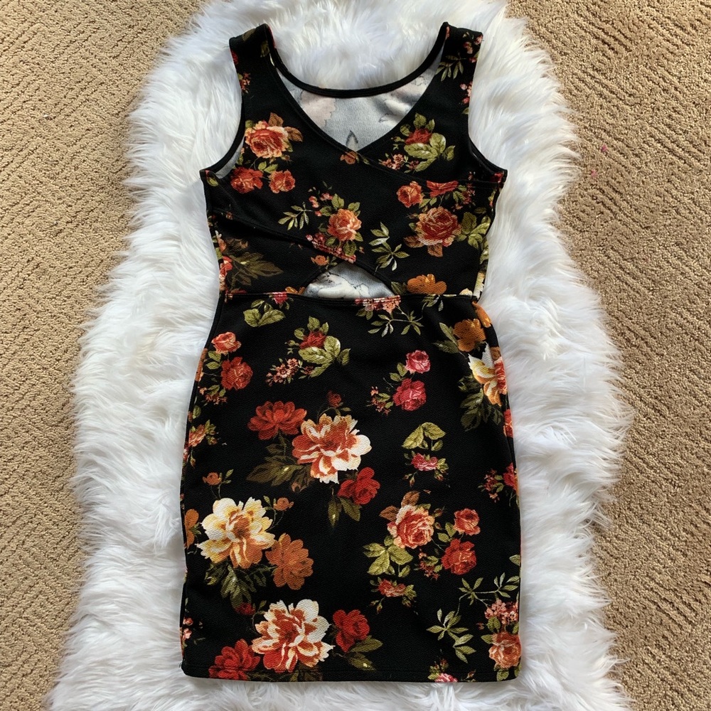 🌻Floral bodycon dress🌻 - Picture 3 of 6